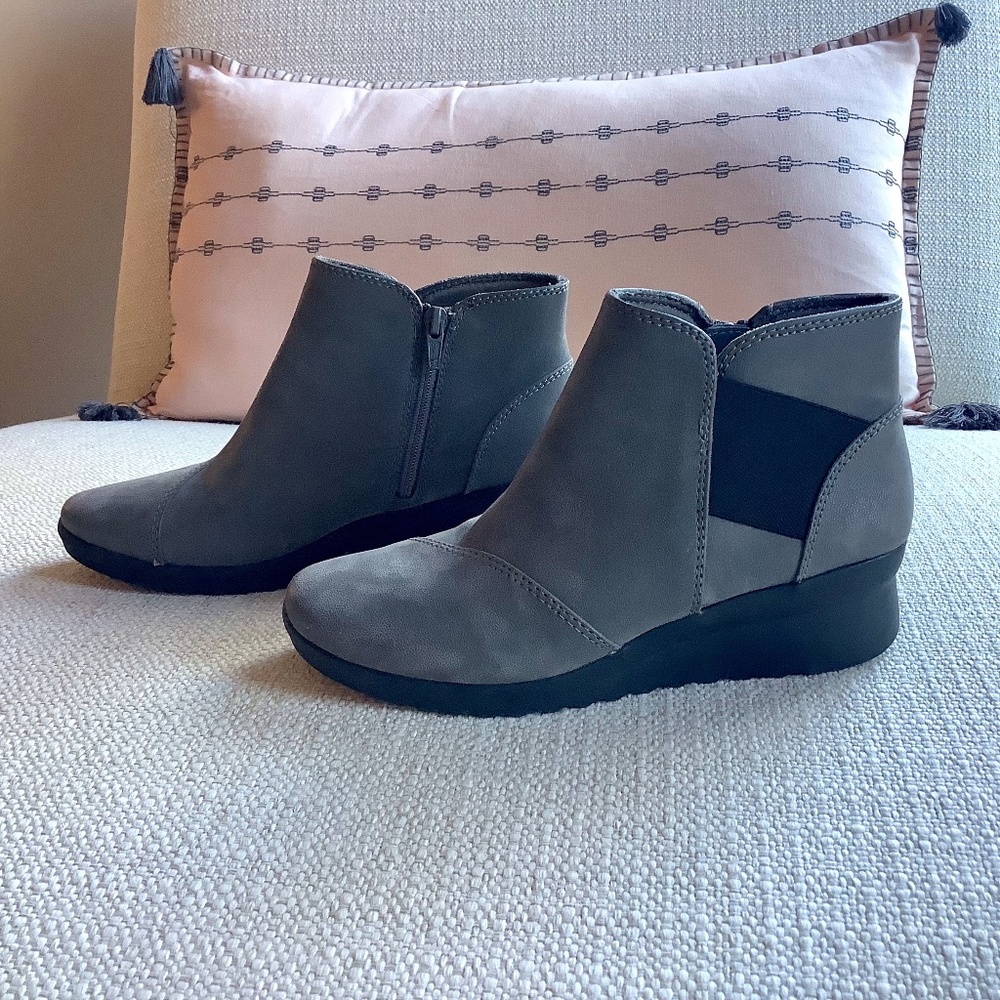 Cloudsteppers by Clarks Wedge Ankle Boots Sz 5 1/2